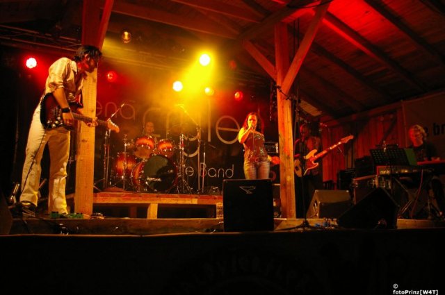 Meena Cryle Band3